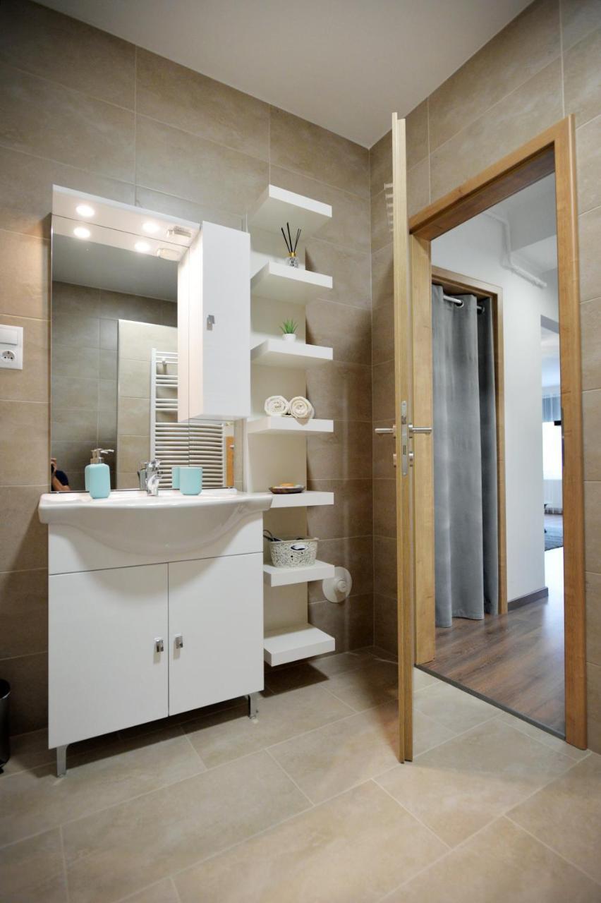 One Luxury Suites Eger Ngoại thất bức ảnh