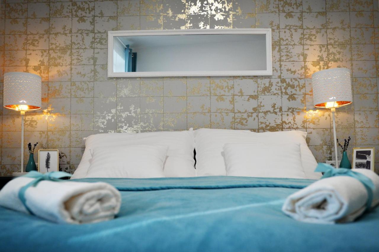 One Luxury Suites Eger Ngoại thất bức ảnh