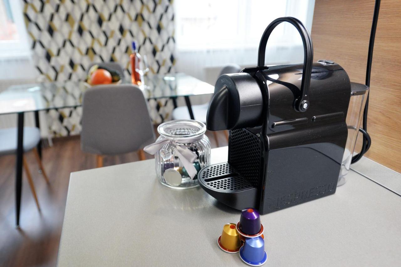 One Luxury Suites Eger Ngoại thất bức ảnh
