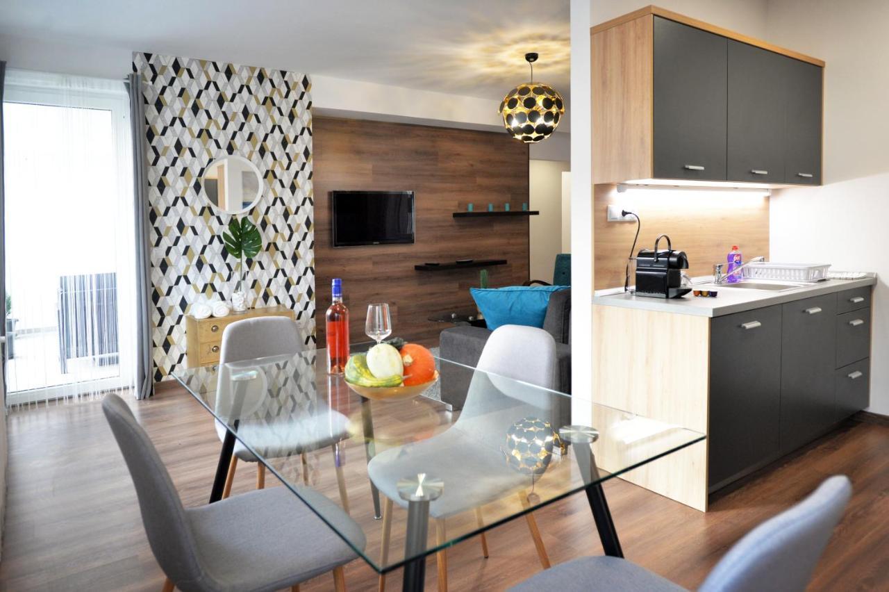 One Luxury Suites Eger Ngoại thất bức ảnh