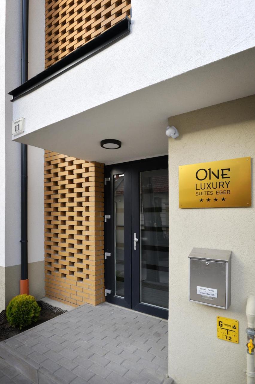 One Luxury Suites Eger Ngoại thất bức ảnh