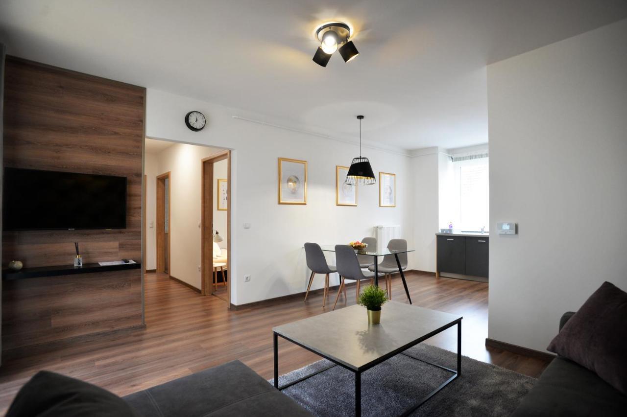 One Luxury Suites Eger Ngoại thất bức ảnh