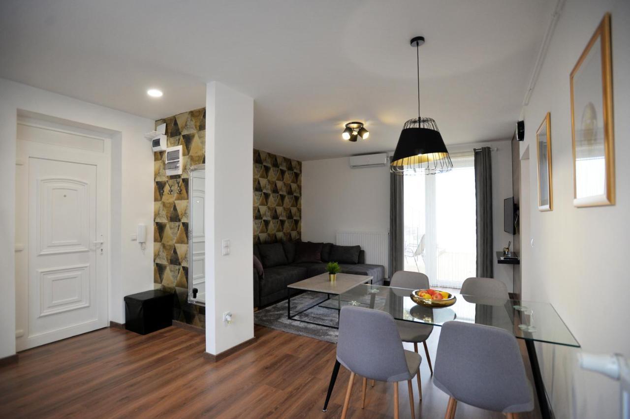 One Luxury Suites Eger Ngoại thất bức ảnh