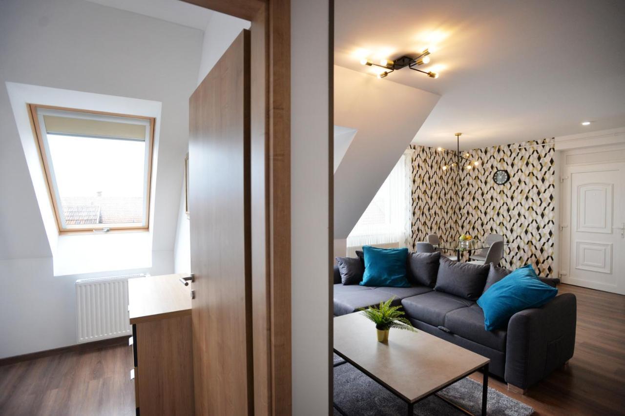 One Luxury Suites Eger Ngoại thất bức ảnh