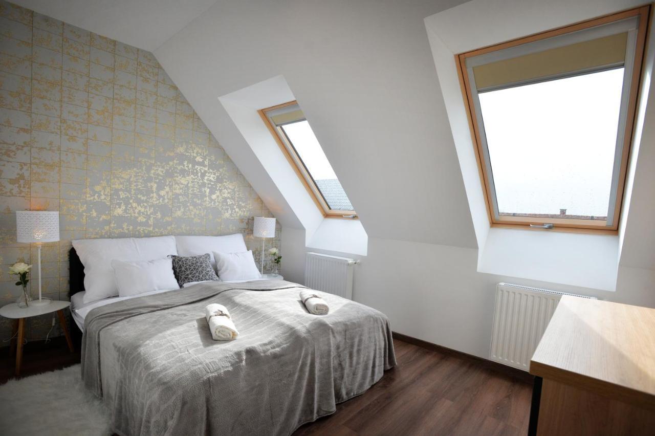 One Luxury Suites Eger Ngoại thất bức ảnh