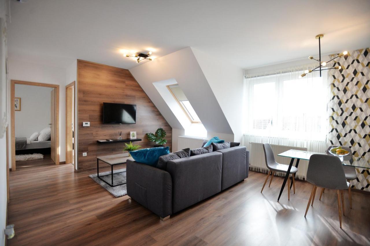 One Luxury Suites Eger Ngoại thất bức ảnh