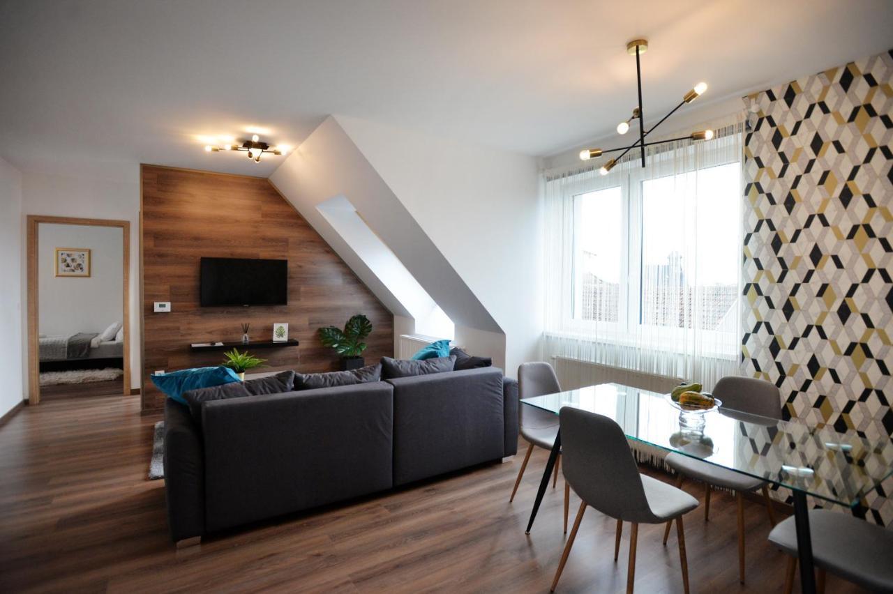 One Luxury Suites Eger Ngoại thất bức ảnh