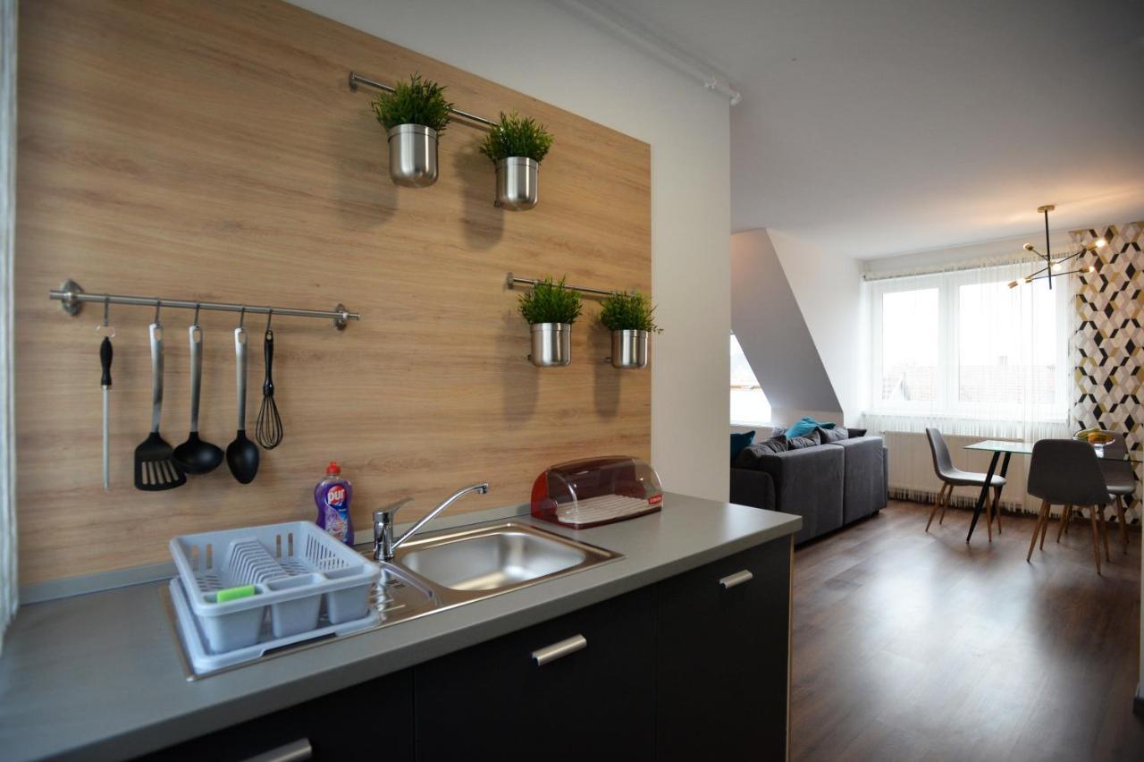 One Luxury Suites Eger Ngoại thất bức ảnh