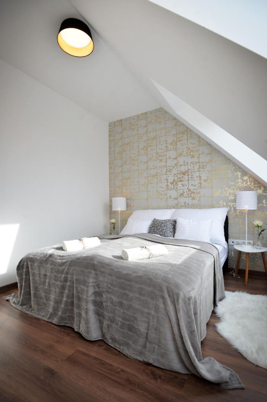One Luxury Suites Eger Ngoại thất bức ảnh