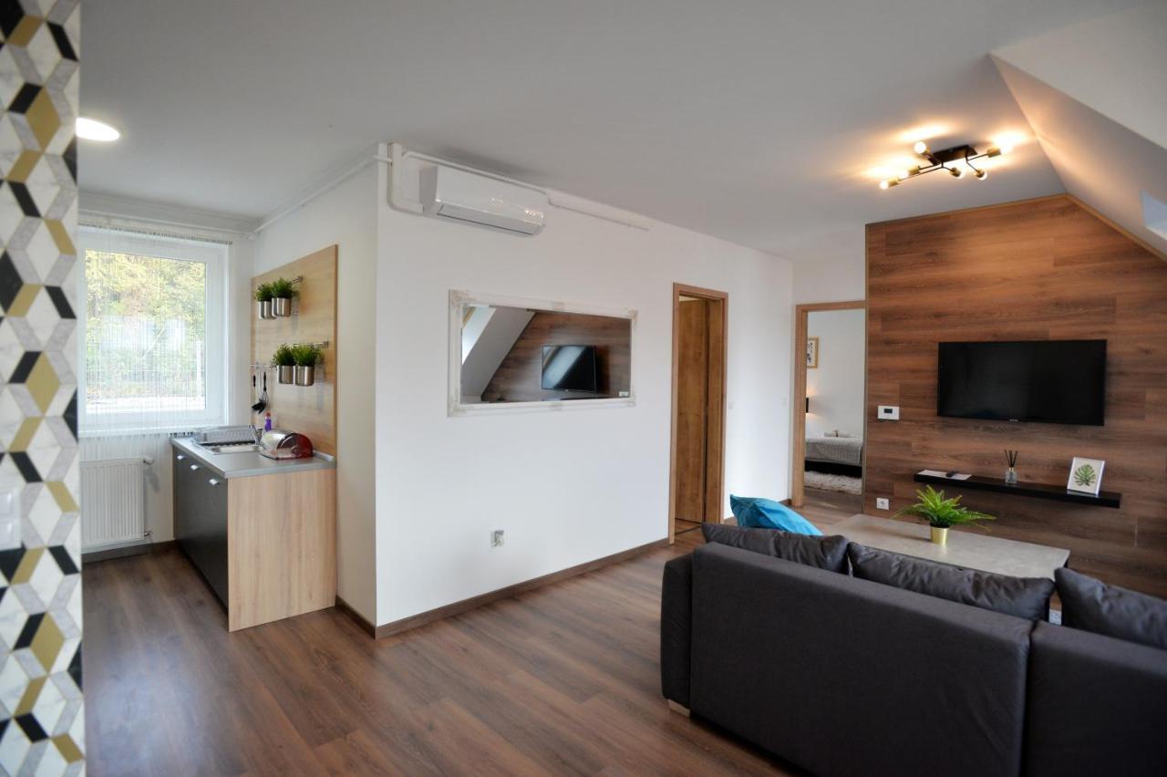 One Luxury Suites Eger Ngoại thất bức ảnh