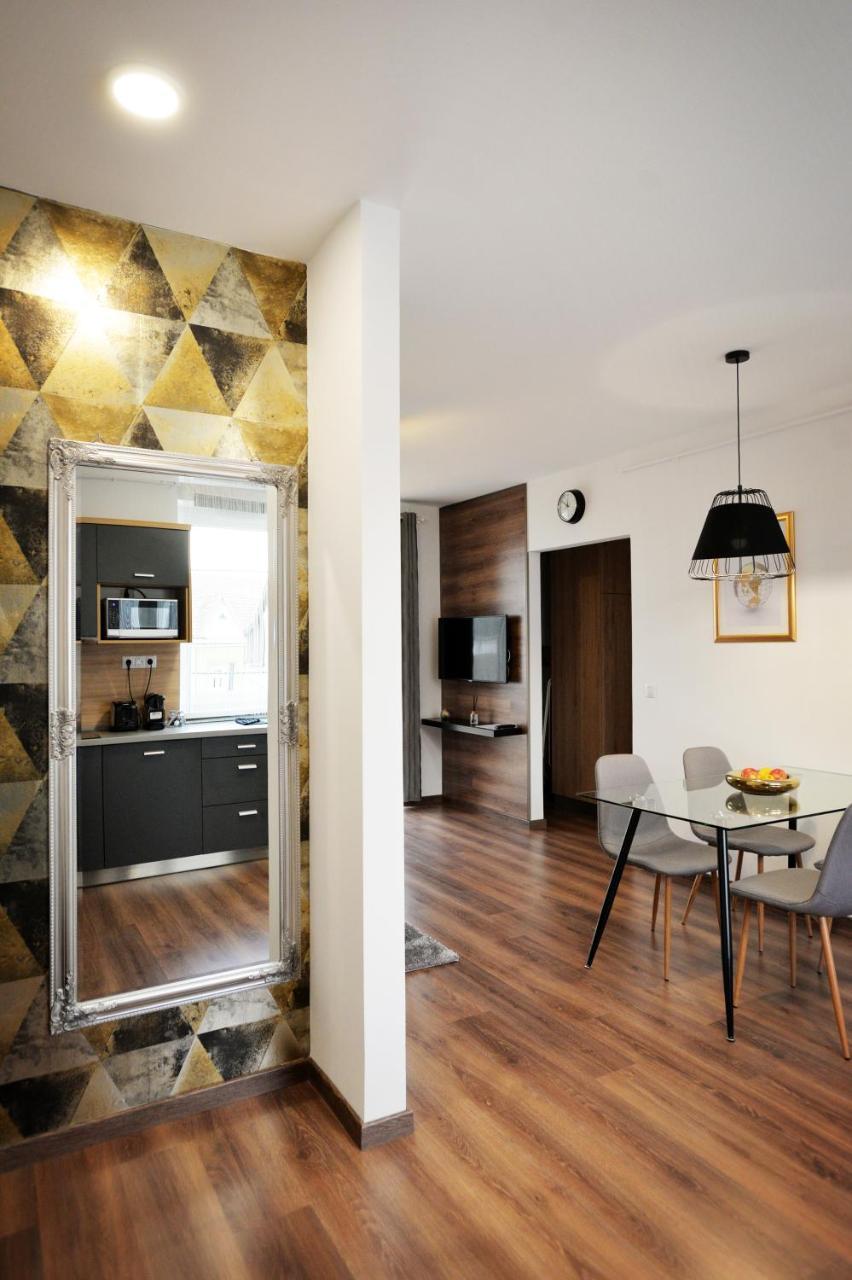 One Luxury Suites Eger Ngoại thất bức ảnh