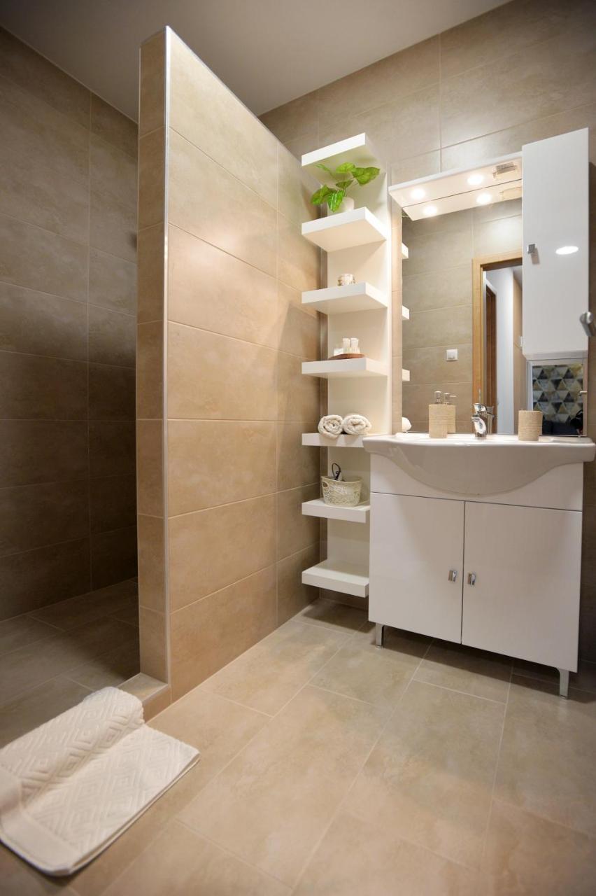 One Luxury Suites Eger Ngoại thất bức ảnh