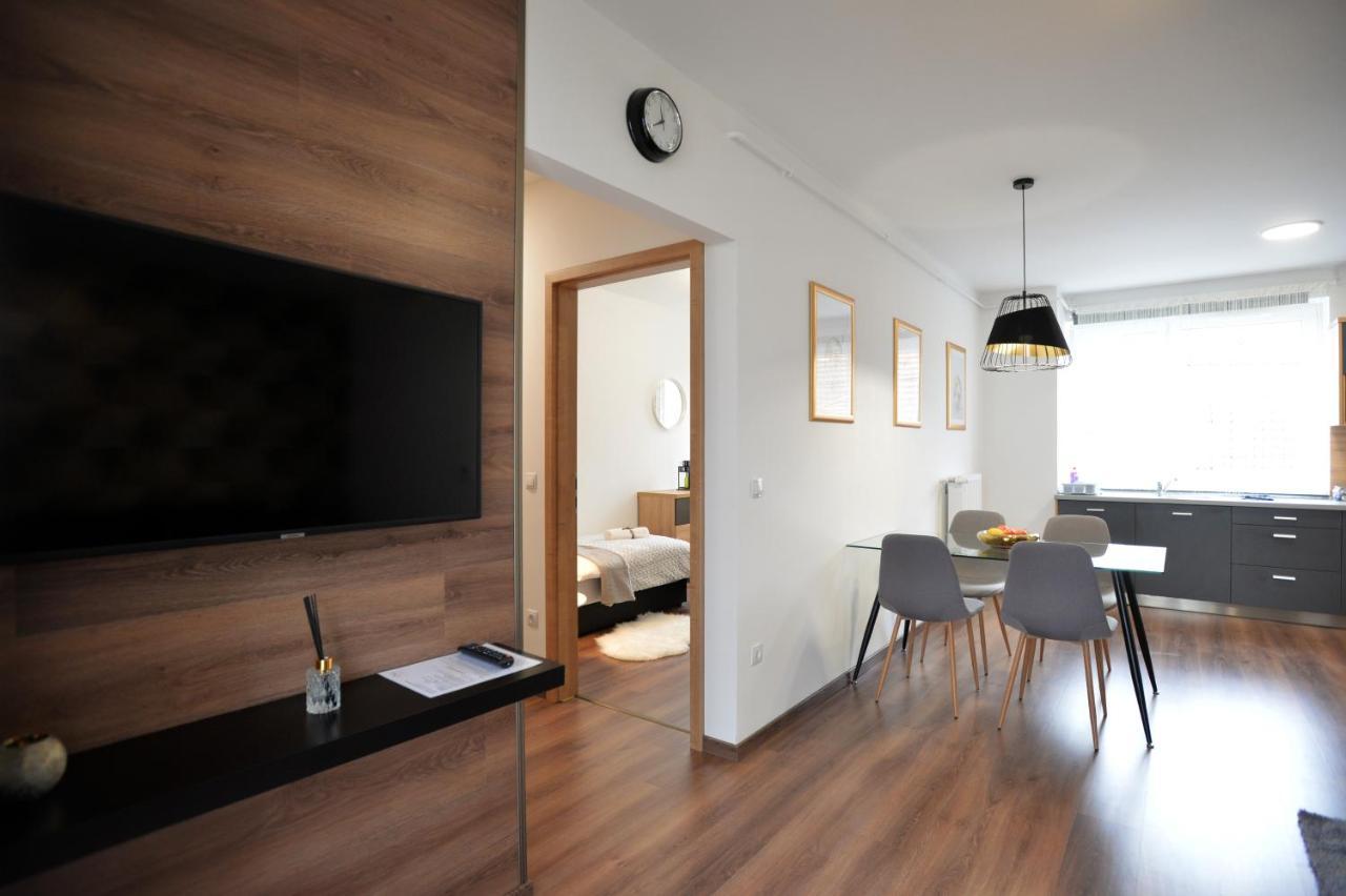 One Luxury Suites Eger Ngoại thất bức ảnh