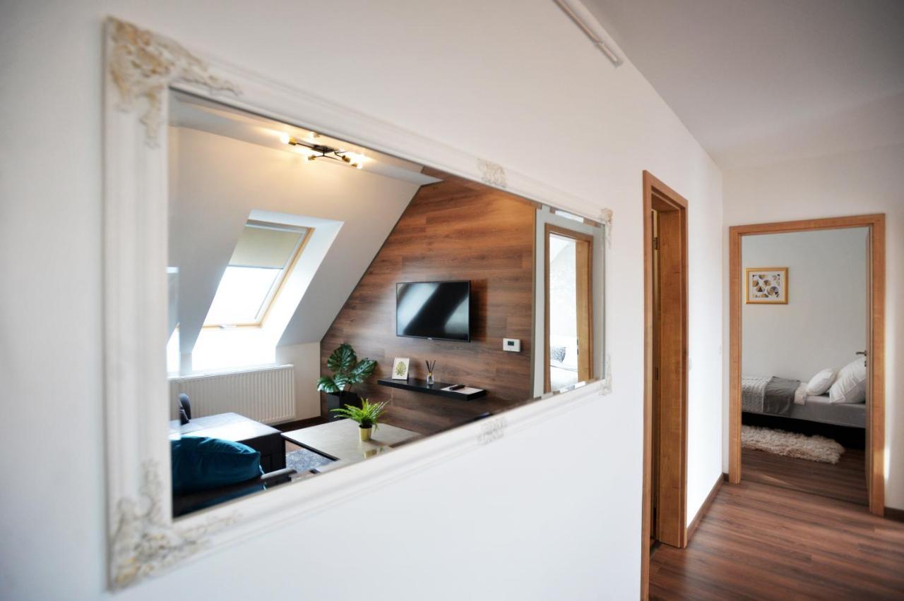 One Luxury Suites Eger Ngoại thất bức ảnh