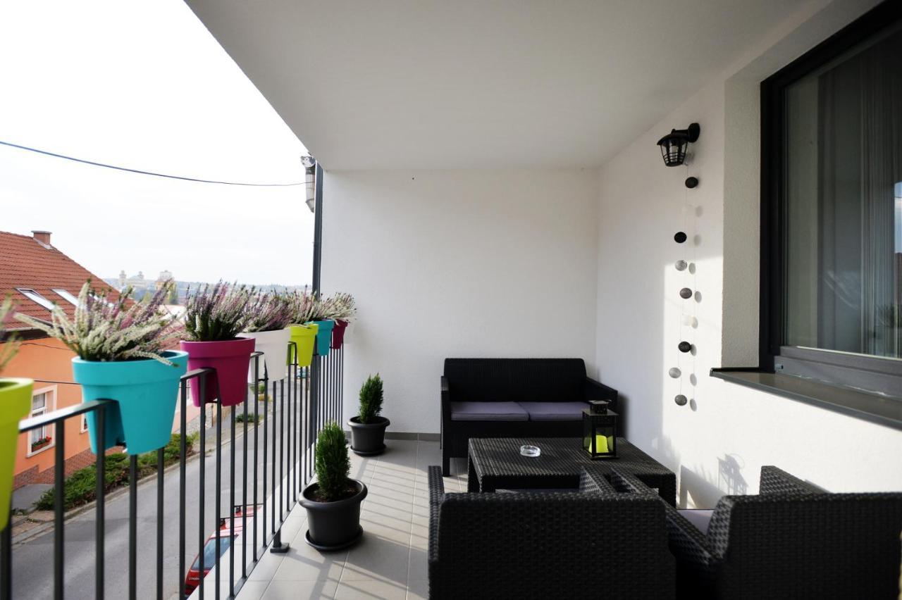 One Luxury Suites Eger Ngoại thất bức ảnh